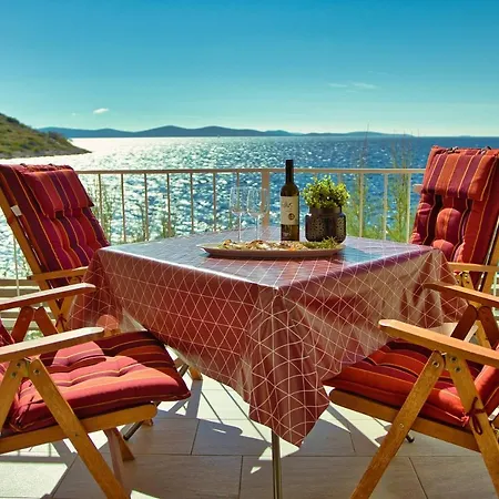 Podvorac アパート Tribalj