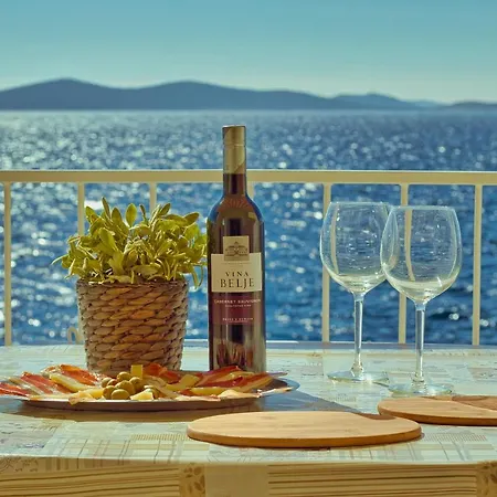 Podvorac アパート Tribalj