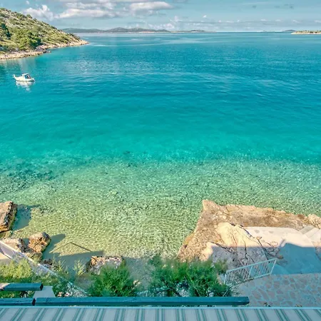 Podvorac アパート Tribalj