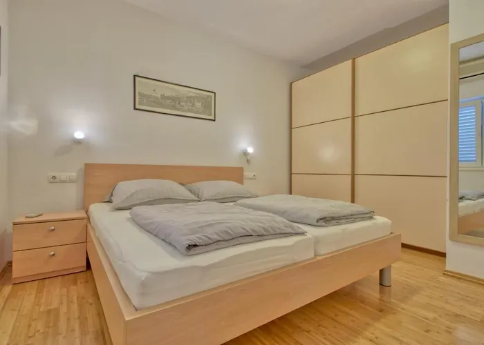 Podvorac Apartamento *